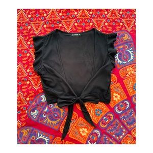 NEVER BEEN USED - Stylish black top🖤🖤